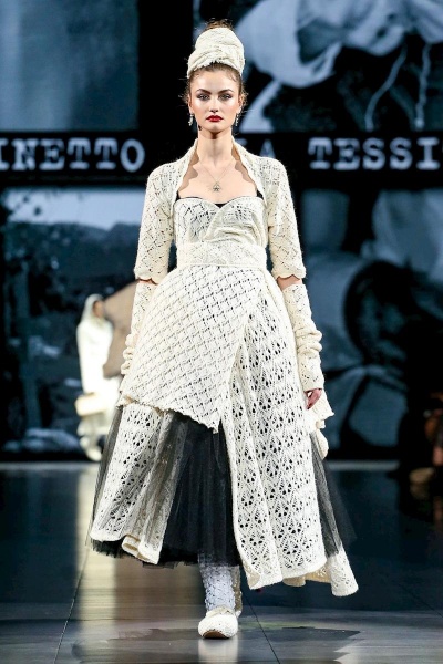 Paula Cioltean Show Dolce & Gabana Fall-Winter 2020 Milan