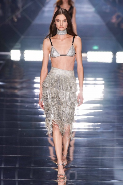 Paula Cioltean show Dolce & Gabbana SS22 Milan