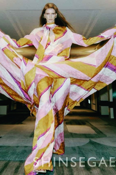 Ioni Guraliuc for SHINSEGAE Magazine Mai 2022 Issue